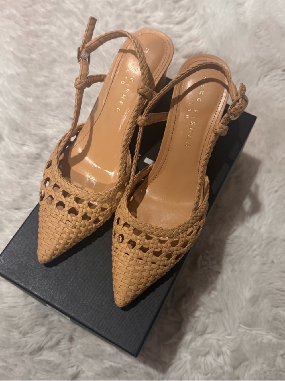 Marc Fisher LTD Zunnie
Slingback Pointed Toe Pump